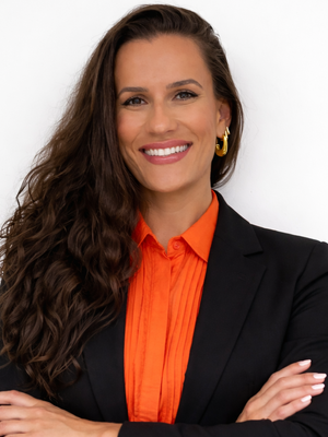 Mayara, 33