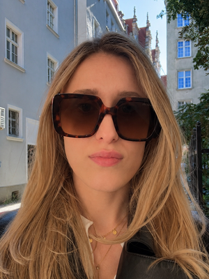 Monika, 28