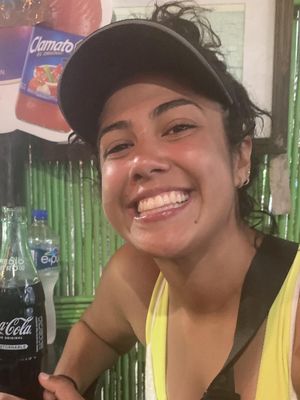 Daniela, 25
