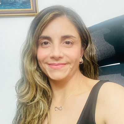 Andrea, 47