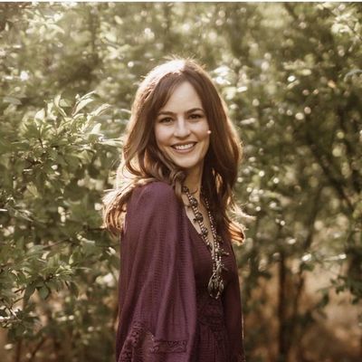 Kaci, 43