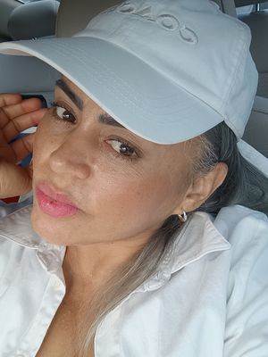 Hellen, 49