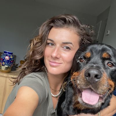 Ria, 28
