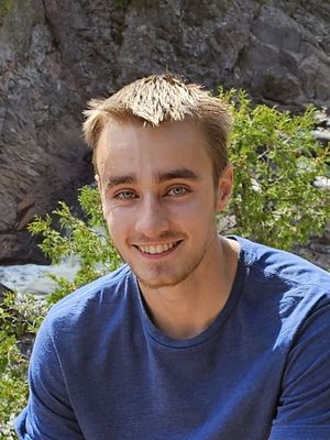 Andrew, 28