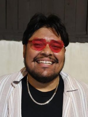 Manuel, 24