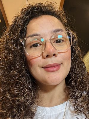 Gabriela, 35