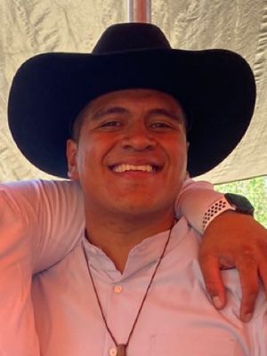 Carlos, 22