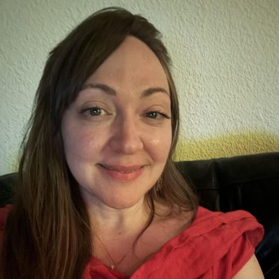 Emily, 44