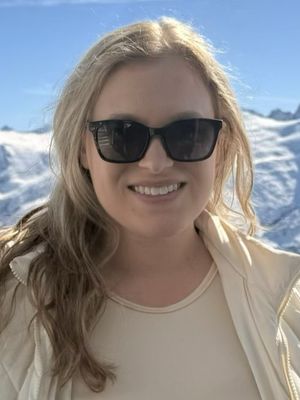 Abby, 28
