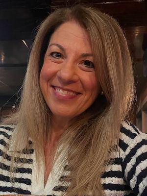 Suzi, 51