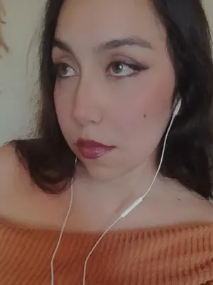 Sofia, 28