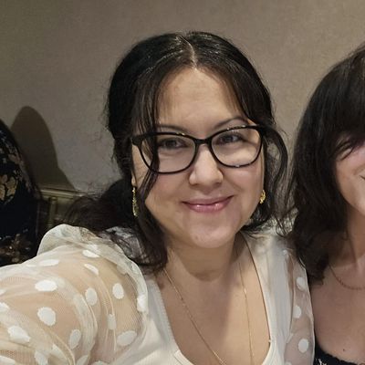 Nicole, 40