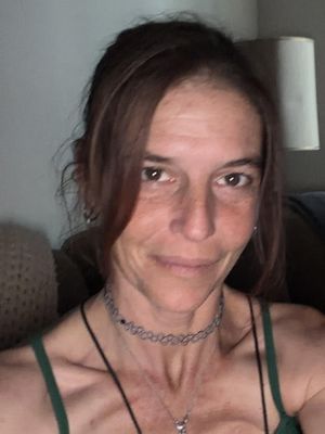 Veronica, 45