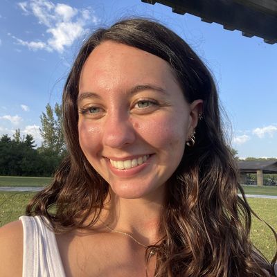 Amelia, 22
