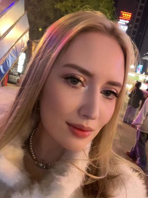 Ana, 28