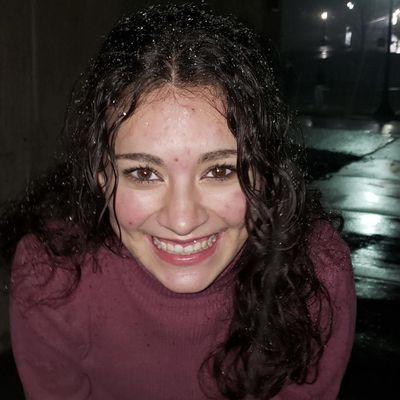 Alicia, 22