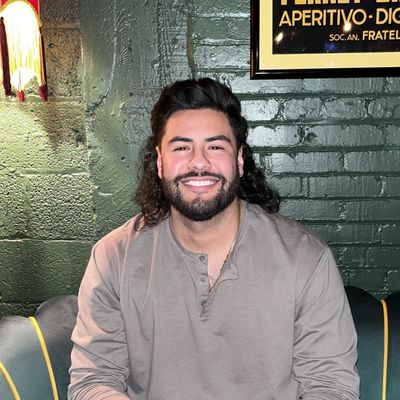 Nicolas, 32