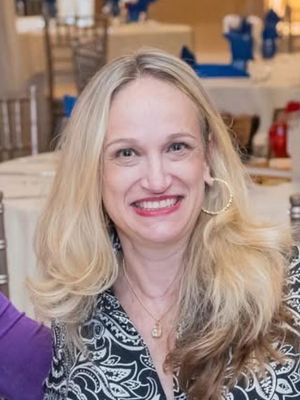 Nicole, 53