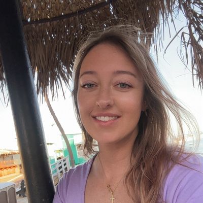 Ashley, 33