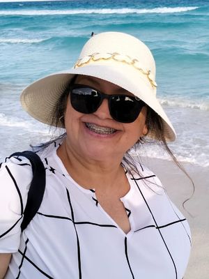 Sandra, 57