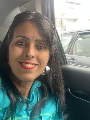 Claudia, 52