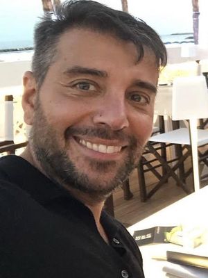Antonio, 44