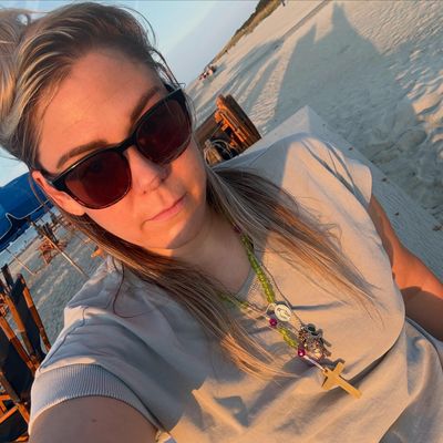 Stephanie, 42