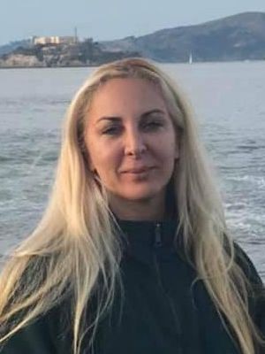 Chrissa, 44