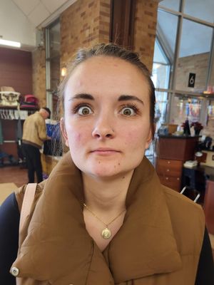 Lauren, 27
