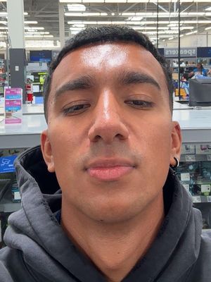 Luis, 24