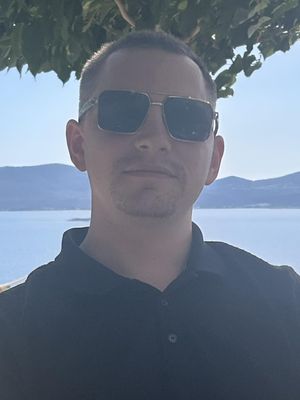 Joey, 28