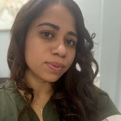 Daniela, 32