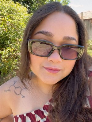 Ester, 28