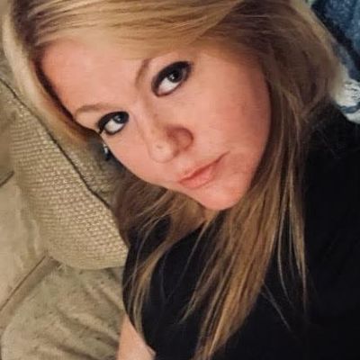 Tina, 37
