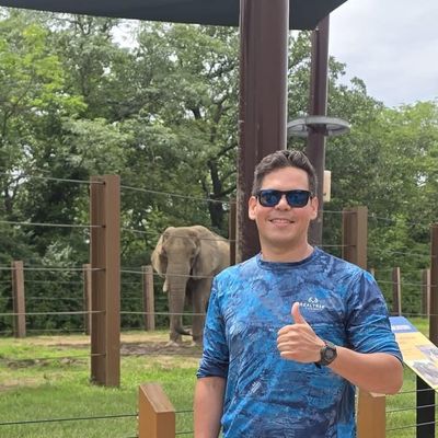 Gustavo, 37