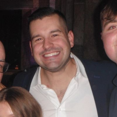 Dan, 27