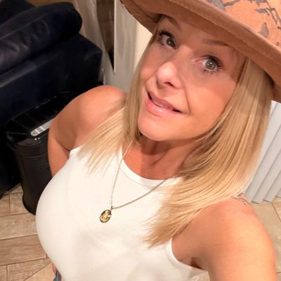 Nicole, 50