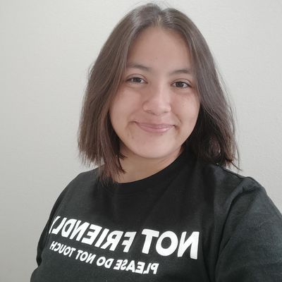 Toni, 25