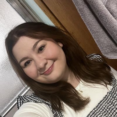 Rose, 25