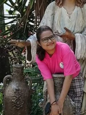 Ester, 24