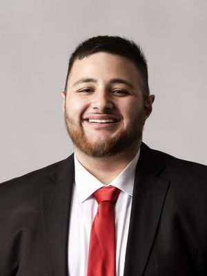 Tom, 26