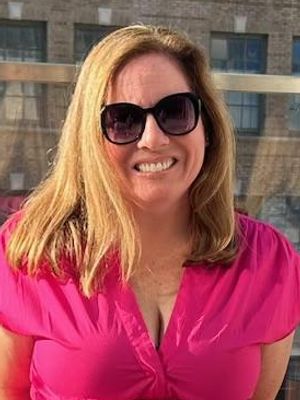 Lauren, 46