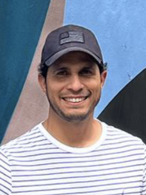 Gerardo, 44
