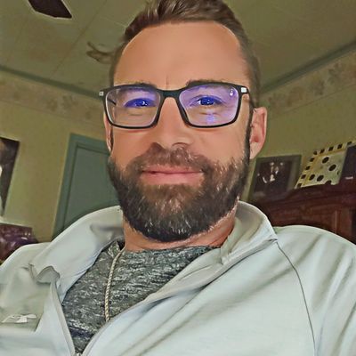 Brett, 45