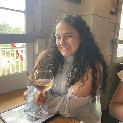 Ella, 23