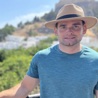 Alex, 27