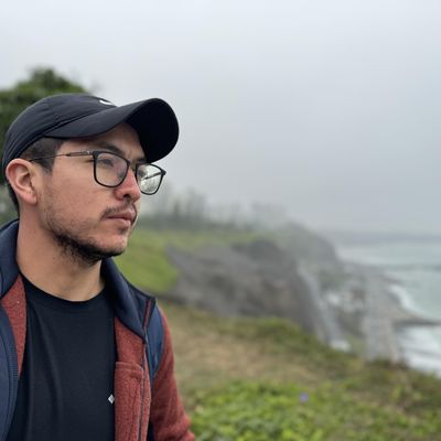 Luis, 32