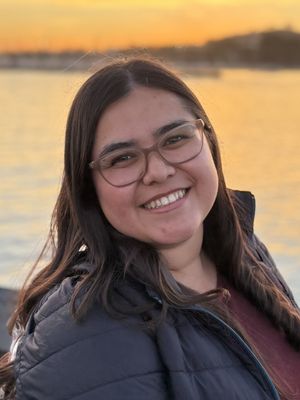 Mayra, 26
