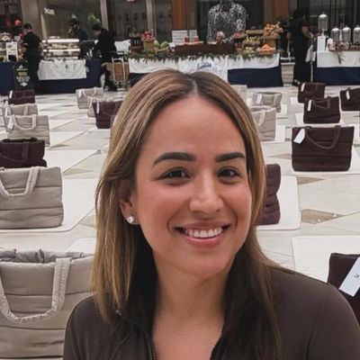 Vicky, 38