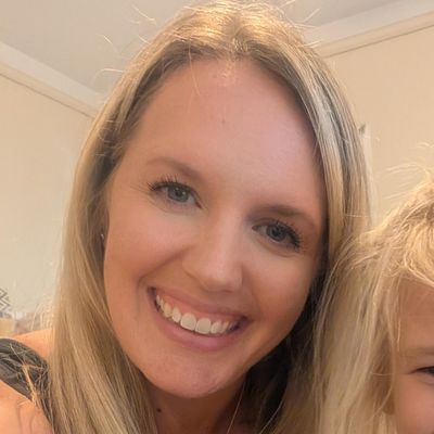 Lauren, 38